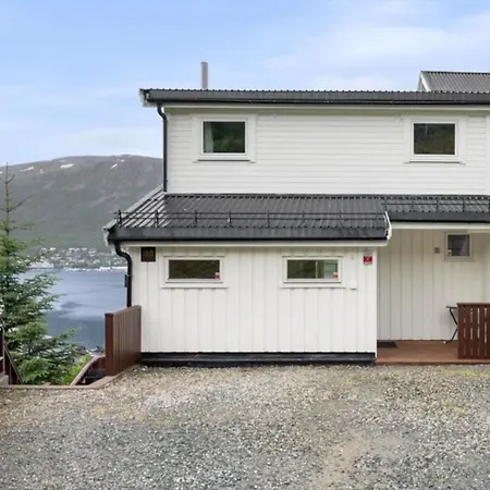 Fjord And Mountain View Location And Free Parking