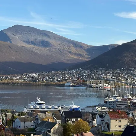 Fjord And Mountain View Location And Free Parking Apartamento